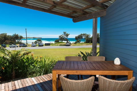 ArtHOUSE Beachfront Accommodation - Accommodation QLD 0