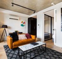 Artsy Apartment CBD City Views and Balcony - Accommodation QLD