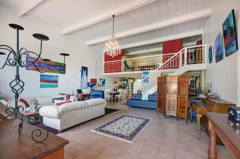 Arty Warehouse Apartment - Stroll To South Beach - Accommodation QLD 2
