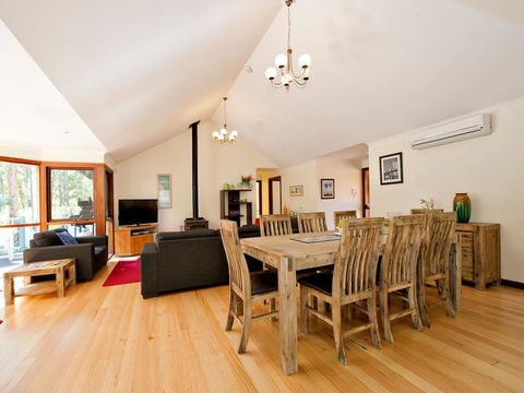 Ashleigh - Accommodation QLD 3