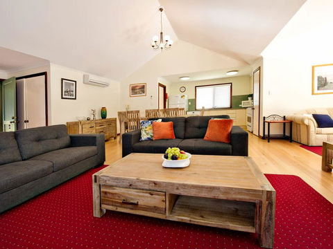 Ashleigh - Accommodation QLD 1