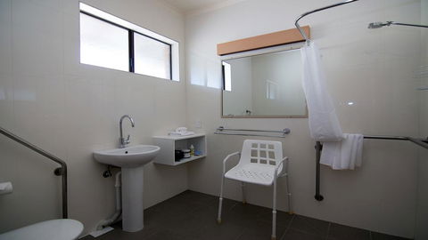 Ashleigh Court Motor Inn - Accommodation QLD 2