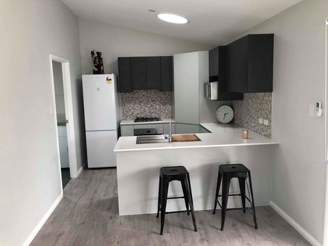 Ashley's Retreat Short Walk To Beach - Accommodation QLD 1