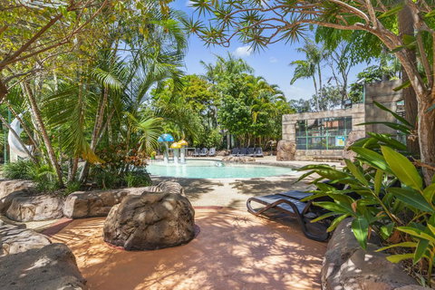 Ashmore Palms Holiday Village - Accommodation QLD 1