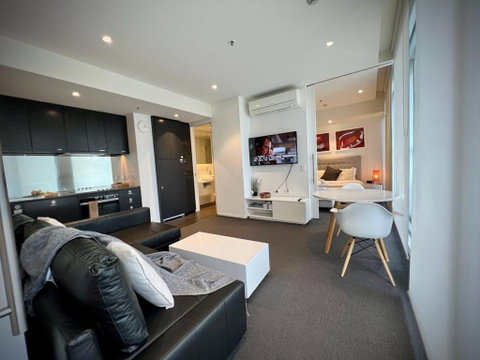 Luxury 2 Bedroom Suite Near Adelaide With A Car Park - Accommodation QLD 0