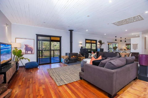 Luxury Farm House On 20 Acres - Sleeps 22 - Accommodation QLD 0