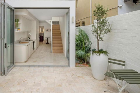 Luxury Designer Redfern House - Accommodation QLD 0