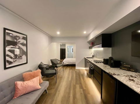 Luxury Inner-west Flat W/ Breakfast And Coffee Included! - Accommodation QLD 0