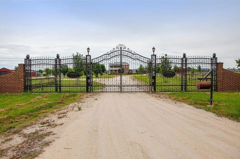 Luxury Pennsylvania Farm House In Langlang Town - Accommodation QLD 1