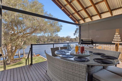 Luxury Riverside Escape With Private Jetty On The Murray River - Accommodation QLD 2