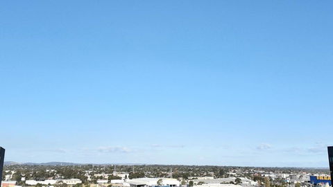 M-city Apartment - Executive Twin King Ensuites - Fully Equipped - Free Parking, Fast Wifi, Smart TV, Netflix, Complementary Drinks & Amenities - M-city Shopping Centre Clayton 3168 - Accommodation QLD 1