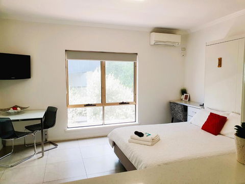 M4 West Perth Studio Apartment Near Kings Park - Accommodation QLD 3