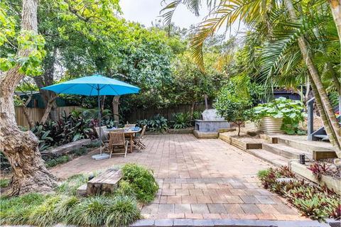 Maestral II 27a Richardson Ave 290 Metres From The Waters Edge Air Con - Accommodation QLD 2