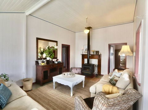 MAGNOLIA HOUSE ON THE CREEK - STANTHORPE - Accommodation QLD 1