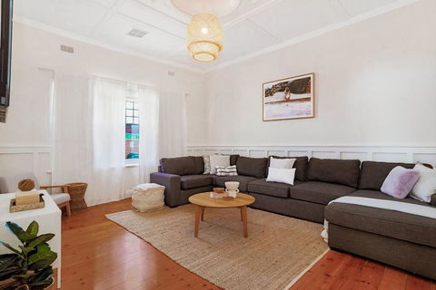 Maison La Plage Brighton - Accommodation QLD 0