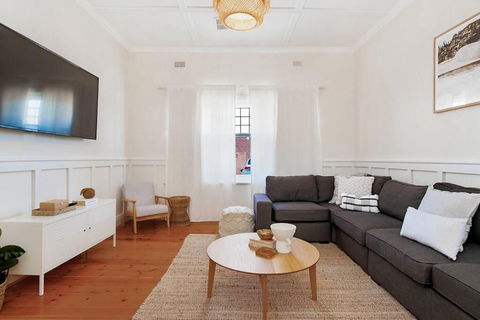 Maison La Plage Brighton - Accommodation QLD 3