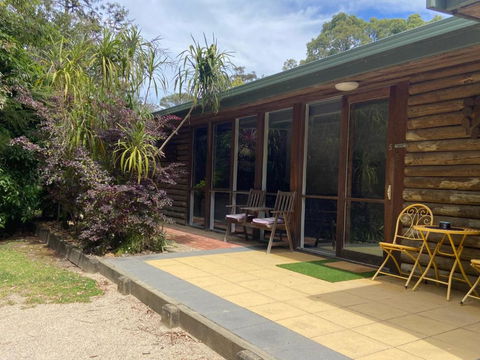Mallacoota Log Cabins - Accommodation QLD 3