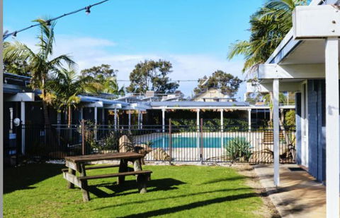 Mallacoota Hotel Motel - Accommodation QLD 2