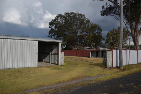 Manor Cottage - Accommodation QLD 3