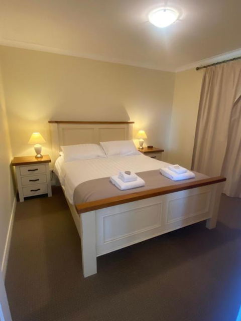 Manyat Peak Cottages Boobook - Accommodation QLD 1