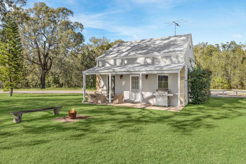 Madigan Cottages - Settlers Cottage - Accommodation QLD 1