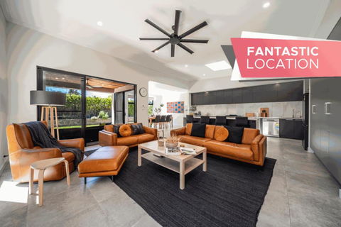 Marble At South Plympton - 4BR Modern WiFi - Accommodation QLD 0