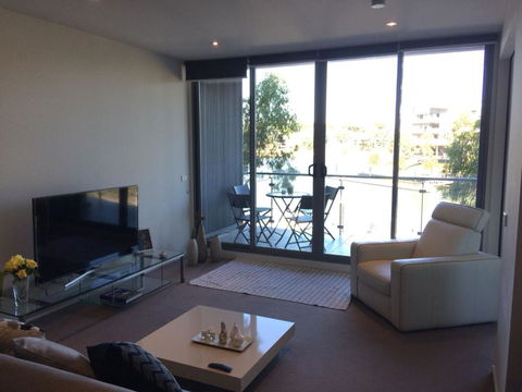 Marina View Apartment On The Maribyrnong River, Melbourne - Accommodation QLD 3