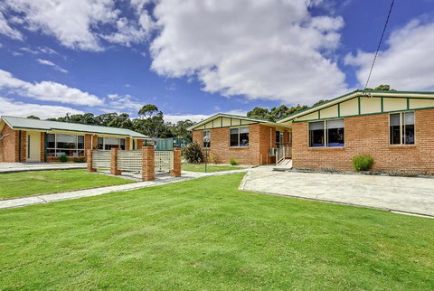 Masons Cottages - Accommodation QLD 0