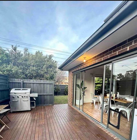 Melbourne Home Close To Airport & Train Station - Accommodation QLD 1