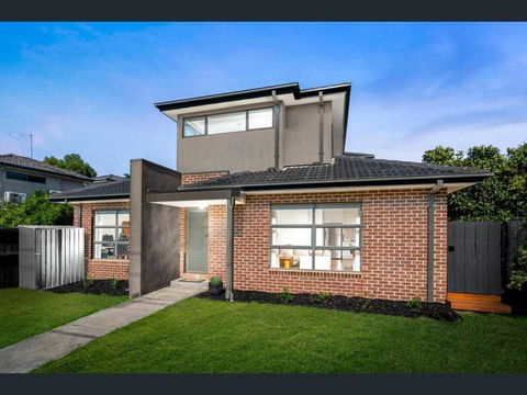 Melbourne Home Close To Airport & Train Station - Accommodation QLD 2