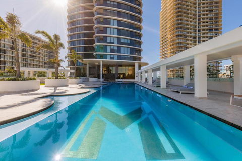 Meriton Suites Surfers Paradise - Accommodation QLD 1