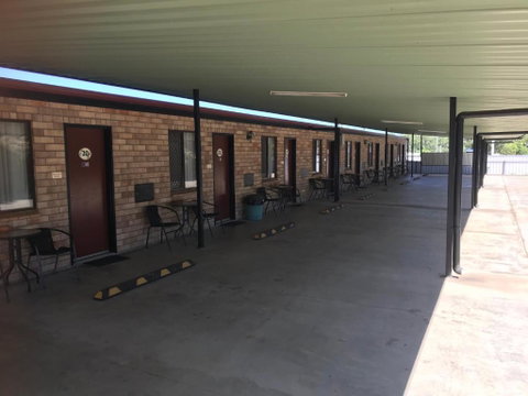 Miles Outback Motel - Accommodation QLD 2