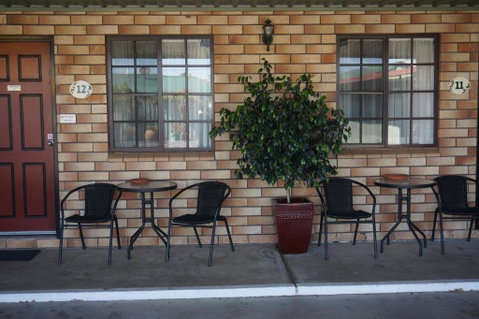 Miles Outback Motel - Accommodation QLD 3
