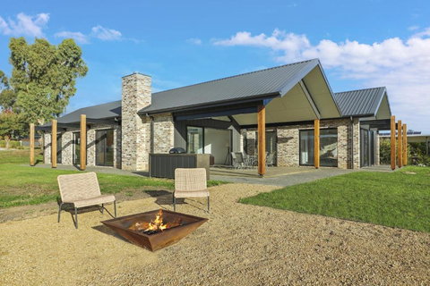 Mayple Peaks - Accommodation QLD 0