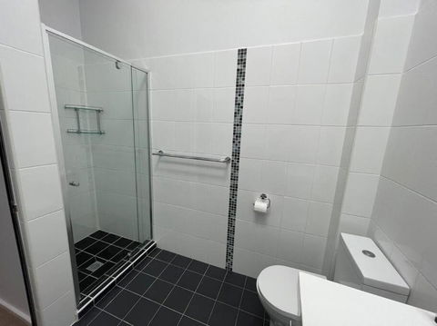 Modern 2 Bedroom Warehouse Conversion - Accommodation QLD 2