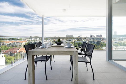 Minimalist Penthouse Condo With Skyline Vistas - Accommodation QLD 0