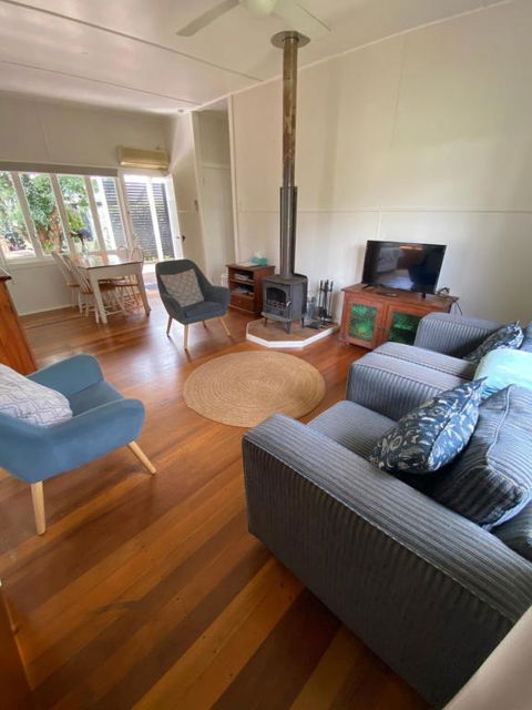 Miss Bullens Cottage - Accommodation QLD 1