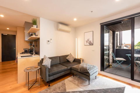 Modern 1 Bedroom Apartment In Brunswick East Near CBD - Accommodation QLD 1