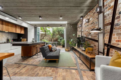 Modern & Stylish 3BR In Redfern - Accommodation QLD 0