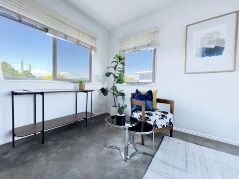 Modern And Elegant House With Swimming Pool - Accommodation QLD 1