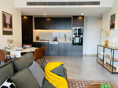 Modern Apartment St Leonards - Accommodation QLD 1
