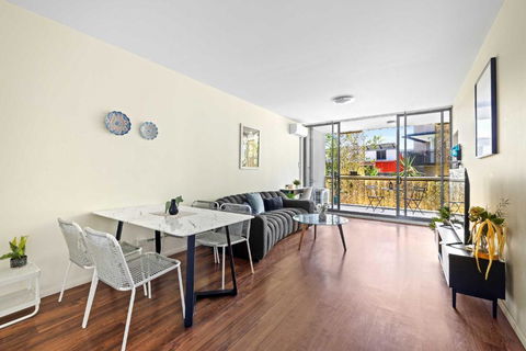 Modern Apt - Free Parking - Convenient Location - Accommodation QLD 2