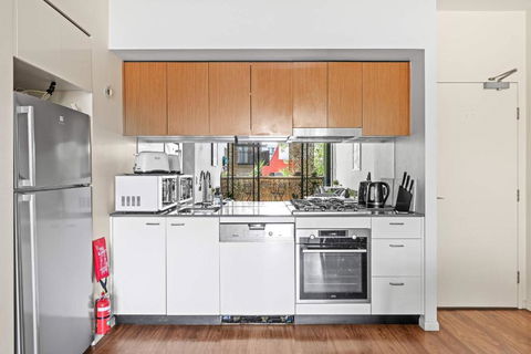 Modern Apt - Free Parking - Convenient Location - Accommodation QLD 3