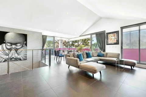 Modern Spacious 3 Bedroom Penthouse In Enmore - Accommodation QLD 3