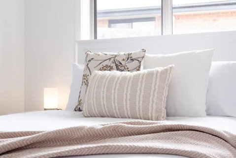 Modern Delight: Cosy Home With Parking - Accommodation QLD 1