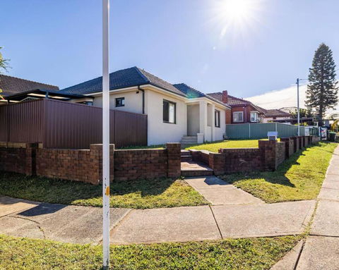 Modern Home In The Heart Of Bankstown - Accommodation QLD 3
