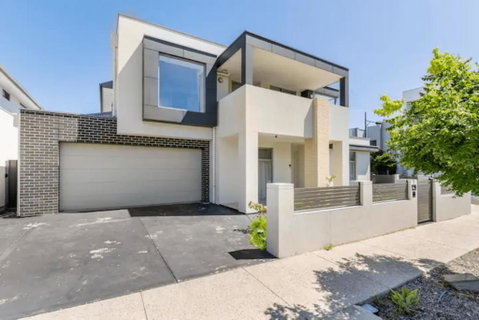 Modern Mansion In Lightsview By Host Solutions - Accommodation QLD 1