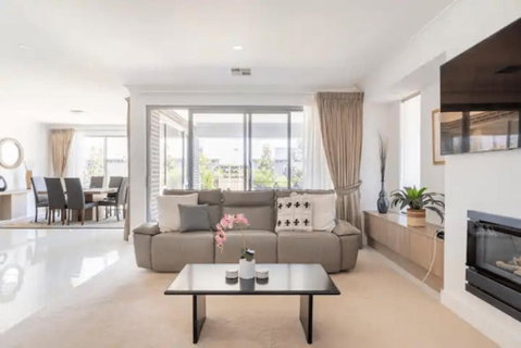 Modern Mansion In Lightsview By Host Solutions - Accommodation QLD 2