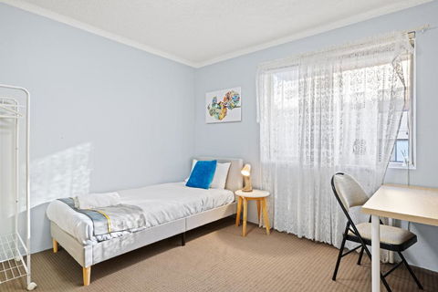 Modern Private Single Room - Centrally Located At Liverpool - Shared Bathroom - Accommodation QLD 0