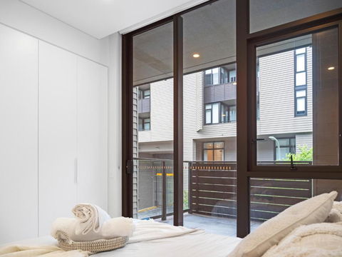 Modern Split Level 2Bed With Pool - Accommodation QLD 1